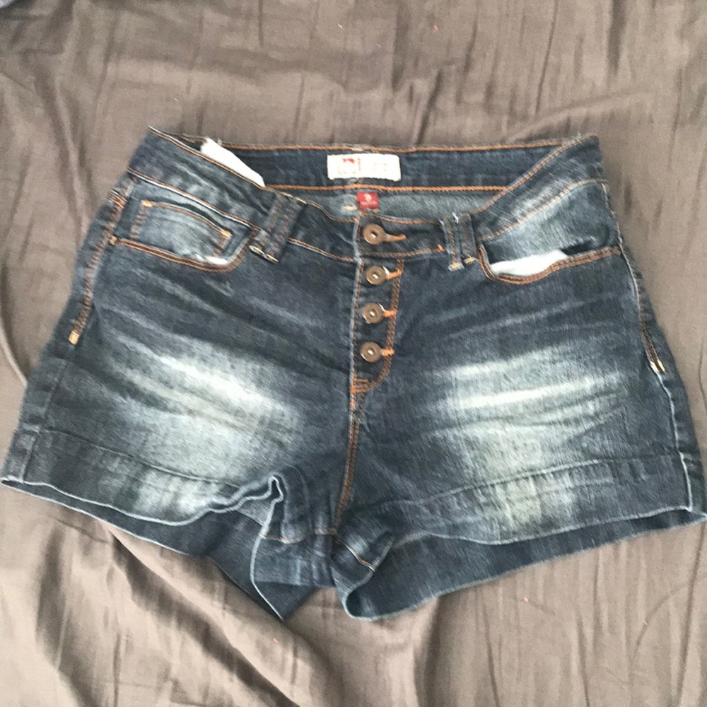 Lei tantum high rise shorts